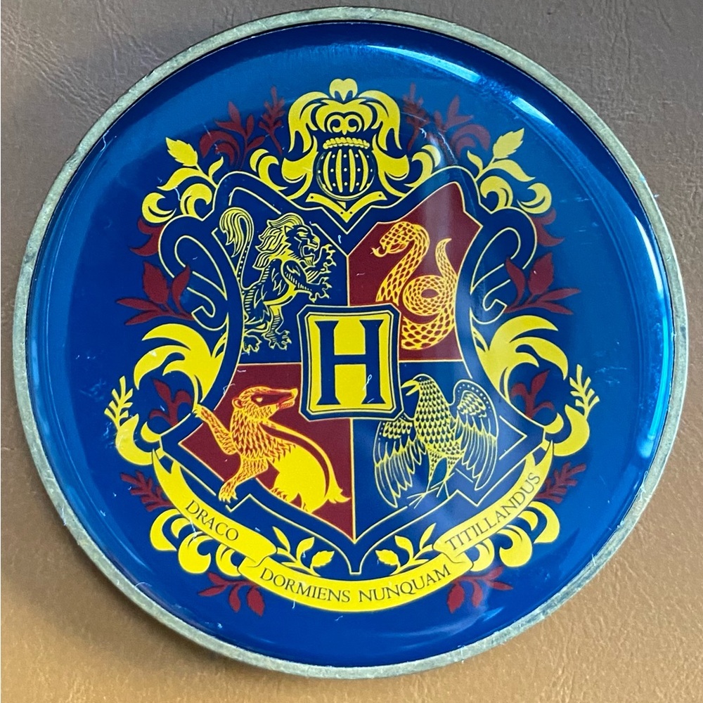 Wizarding World Hogwarts Crest Magnet Universal Studios Orlando